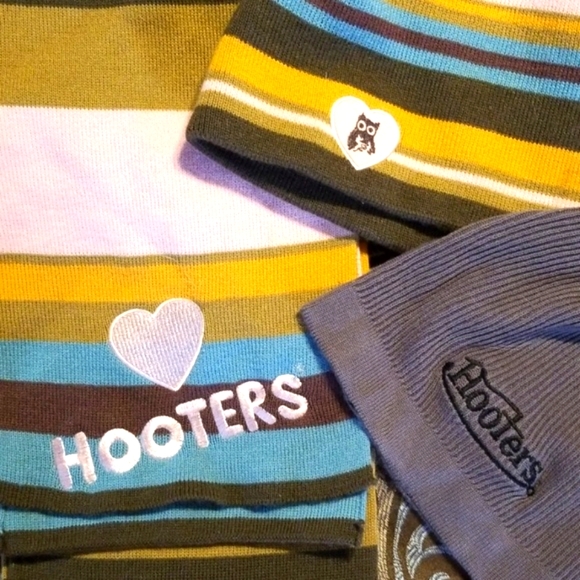 Hooters beanies and scarf - Picture 2 of 4